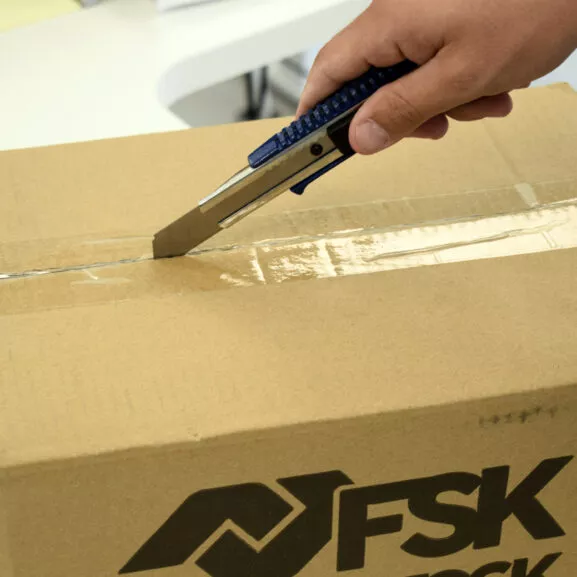 CÚTER ALUMINIO AZUL 18MM FSK - Image 7