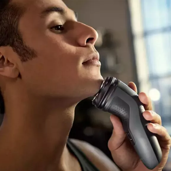 MAQUINA DE AFEITAR RECARGABLE PHILIPS - Image 5