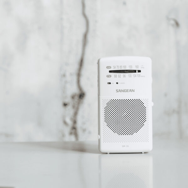 RADIO PORTATIL AM/FM ALTAVOZ SANGEAN - Image 3