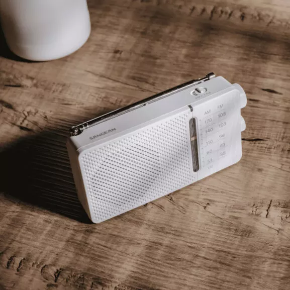 RADIO PORTATIL AM/FM ALTAVOZ SANGEAN - Image 5