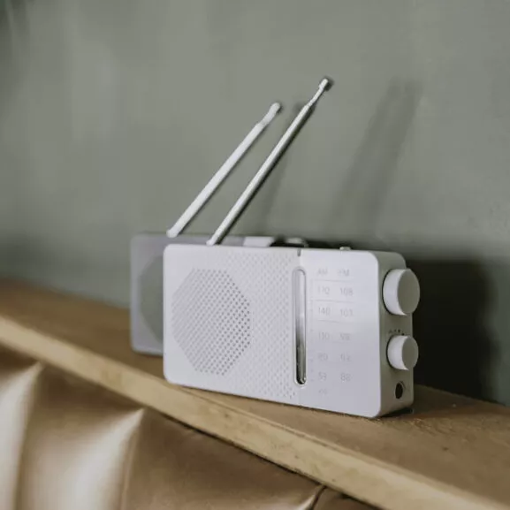 RADIO PORTATIL AM/FM ALTAVOZ SANGEAN - Image 7