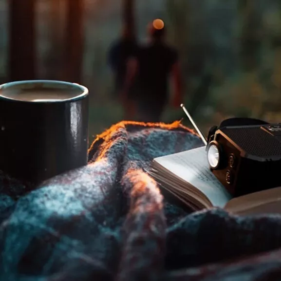 RADIO PORTATIL AM/FM CON LINTERNA PHI - Image 10