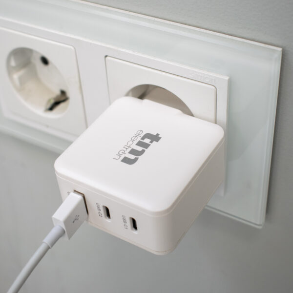 CARGADOR USB A + 2 TIPO C GAN 65W TME - Image 9